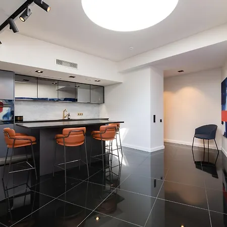 Luxury Penthouse With Amazing Views In Old Town & Free Parking! Lejlighed