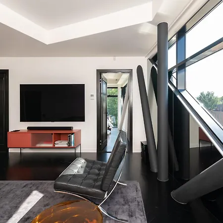 Luxury Penthouse With Amazing Views In Old Town & Free Parking! *