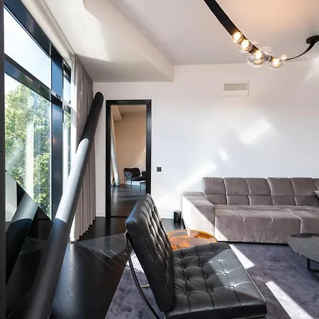 Luxury Penthouse With Amazing Views In Old Town & Free Parking!