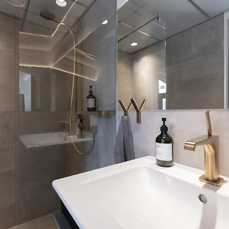 Luxury Penthouse With Amazing Views In Old Town & Free Parking! Lejlighed