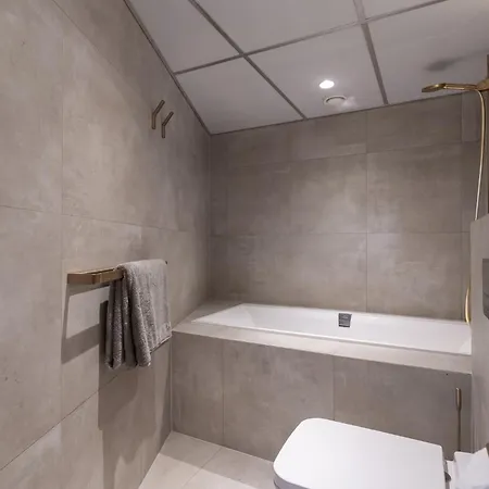 Luxury Penthouse With Amazing Views In Old Town & Free Parking! *