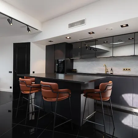 Luxury Penthouse With Amazing Views In Old Town & Free Parking!