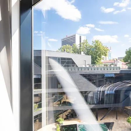 Luxury Penthouse With Amazing Views In Old Town & Free Parking! *