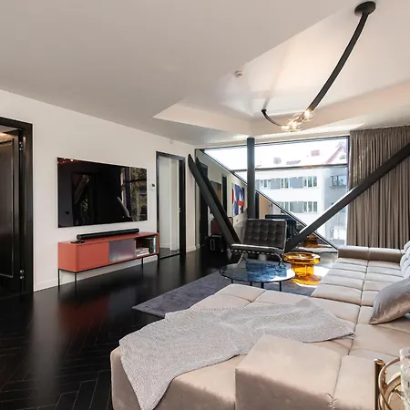 Luxury Penthouse With Amazing Views In Old Town & Free Parking! Apartman